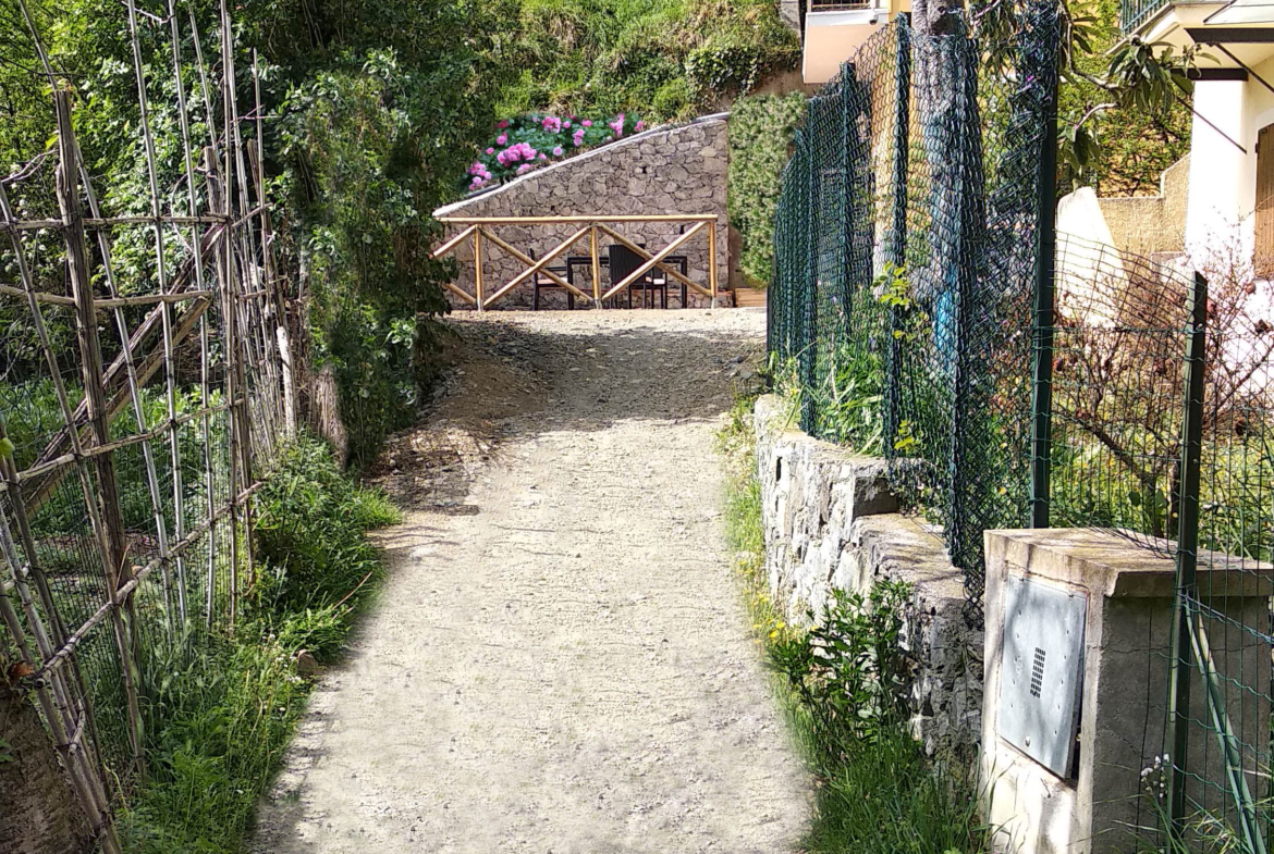 VILLA INDIPENDENTE A 450 MT DALLA SPIAGGIA – COMPLETAMENTE RISTRUTTURATA