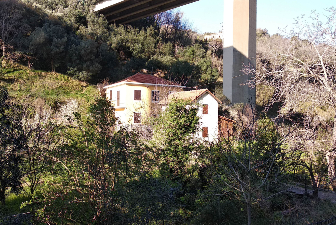 VILLA INDIPENDENTE A 450 MT DALLA SPIAGGIA – COMPLETAMENTE RISTRUTTURATA